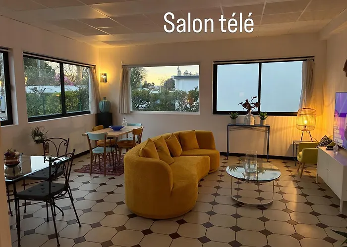 Pet Friendly hotel: Hotel La Croisette & Restaurant Bistrot Gantier En Centre Ville